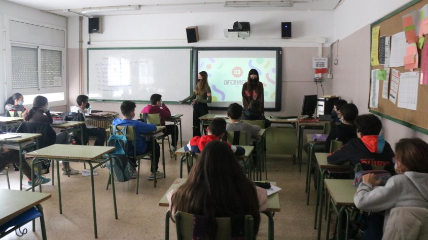 Totes les escoles hauran d'impartir un 25% de les classes en Castellanos