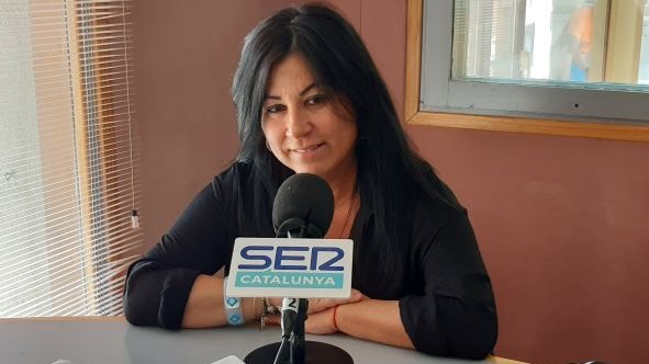 La doctora Maria Arenas als estudis de Ràdio Pirineus