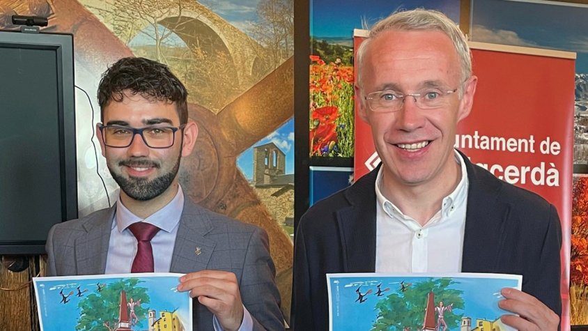 El regidor Àlex Rubio i l'alcalde Albert Piñeira en la presentació de la programación