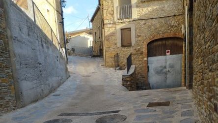 Imatge de la nova pavimentació dels carrers de Prullans