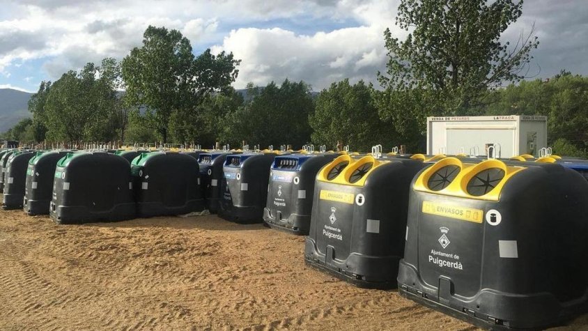 Els contenidors a la zona industrial a punt de ser posats