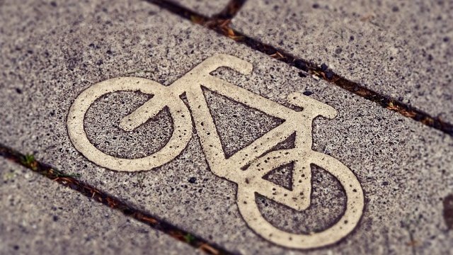 Bolvir instal·la dues estacions de manteniment i autoreparació de bicicletes a la via pública