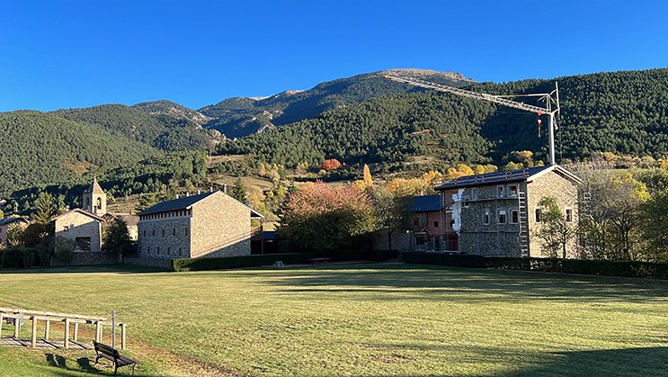 Construcció d'un edifici a Urús