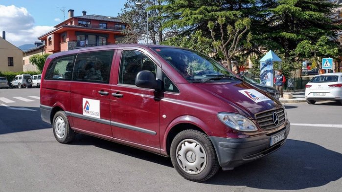 L'Ajuntament de Puigcerdà ajusta el servei de taxi-bus per millorar-ne l'eficàcia 