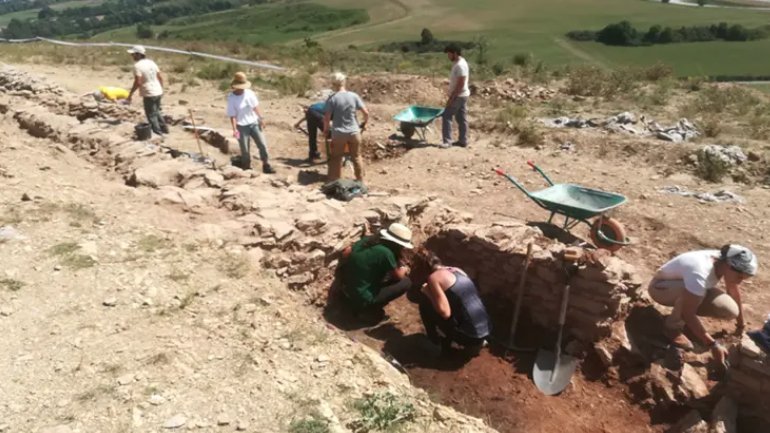 Els investigadors al jaciment