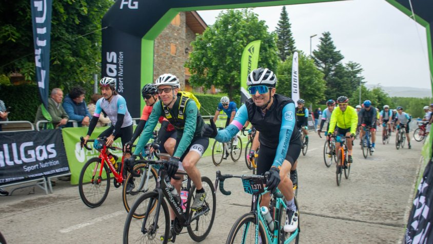 Alguns dels participants en la Marxa Cicloturista de les 3 Nacions