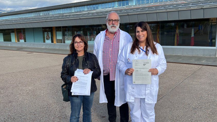 Tres treballadors de l'Hospital de Cerdanya que han rebut un requeriment d'hispenda que els aboca a pagar impostos a Espanya i França