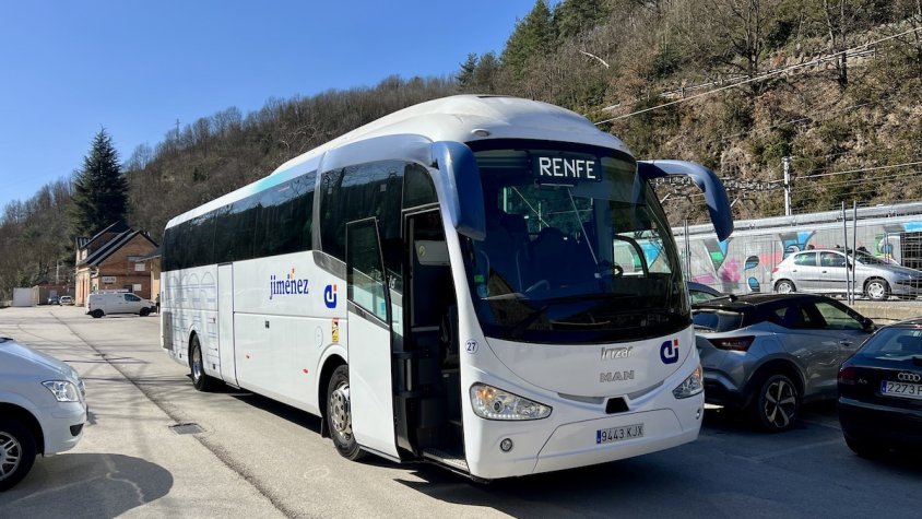 Autobusos de Renfe que en ambdues direccions han portat els passatgers al seu destí