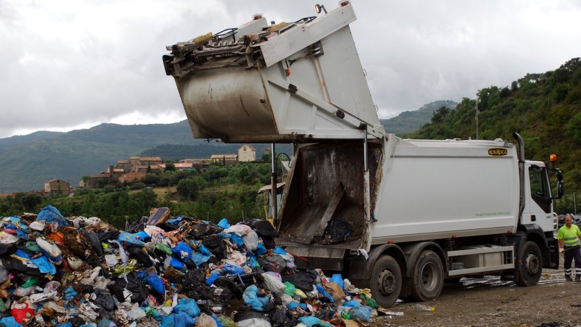 Imatge d'arxiu d'un camió abocant a la planta de Fígols, al Pallars Jussà