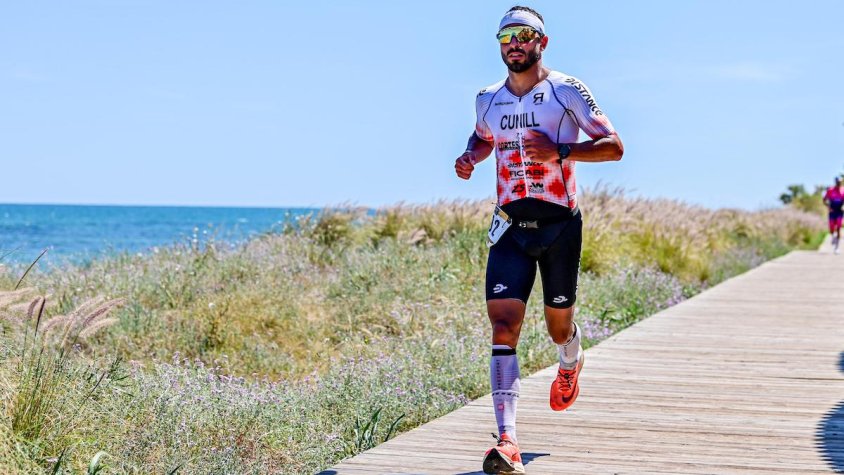 El triatleta llivienc Sergi Cunill en plena acció