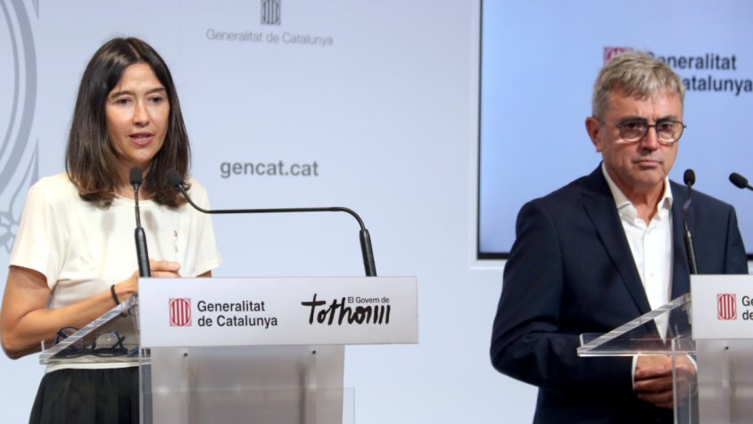La consellera d'Interior, Núria Parlon, i el president de la Federació Catalana de Càmpings, Miquel Gotanegra, en la presentació del decret sobre inundabilitat de càmping