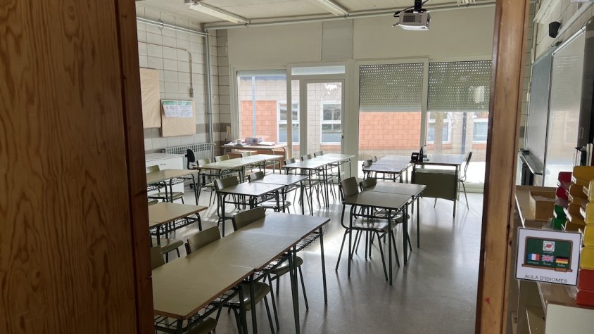 Una aula de l’escola Alfons I de Puigcerdà buida