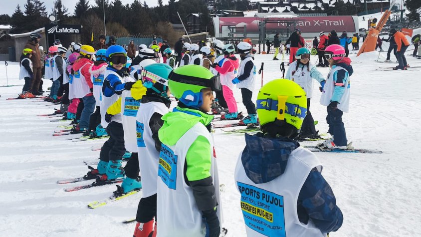 Alumnes del programa EBE a l'estació d'esquí de La Molina