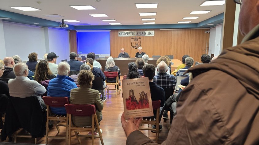 Un instant de la presentació del llibre